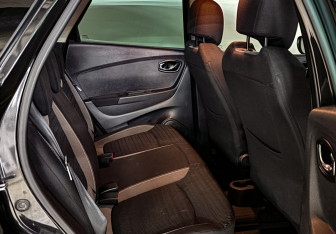 Подержанный автомобиль Renault Kaptur 2017 года (12 фото)