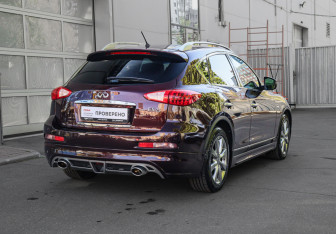 Подержанный автомобиль Infiniti EX 2013 года (4 фото)