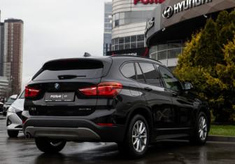 Подержанный автомобиль BMW X1 2018 года (4 фото)