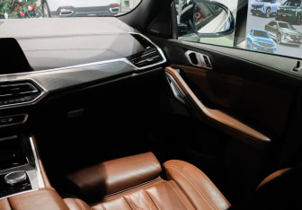 Подержанный автомобиль BMW X6 2020 года (12 фото)