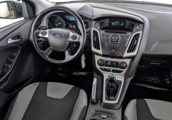 Подержанный автомобиль Ford Focus Wagon 2013 года (26 фото)