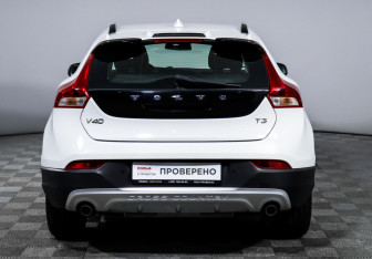 Подержанный автомобиль Volvo V40 Cross Country 2017 года (6 фото)