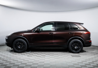 Подержанный автомобиль Porsche Cayenne 2015 года (8 фото)
