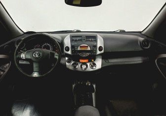 Подержанный автомобиль Toyota RAV4 2008 года (11 фото)