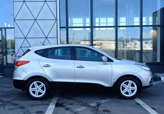 Подержанный автомобиль Hyundai ix35 2012 года (4 фото)