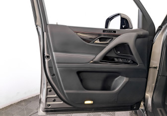 Подержанный автомобиль Lexus LX 2024 года (19 фото)