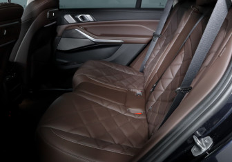 Подержанный автомобиль BMW X5 2025 года (10 фото)
