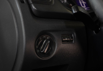 Подержанный автомобиль Skoda Fabia Hatchback 2010 года (19 фото)