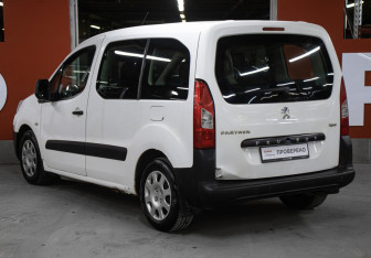 Подержанный автомобиль Peugeot Partner 2010 года (7 фото)