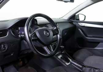 Подержанный автомобиль Skoda Octavia Liftback 2015 года (10 фото)