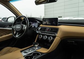 Подержанный автомобиль Genesis G70 2021 года (10 фото)