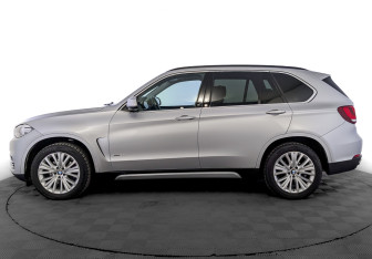 Подержанный автомобиль BMW X5 2015 года (8 фото)