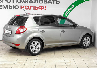 Подержанный автомобиль Kia Ceed Hatchback 2011 года (4 фото)