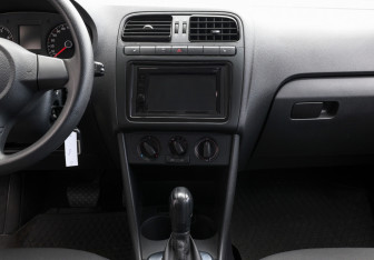 Подержанный автомобиль Volkswagen Polo Sedan 2014 года (15 фото)