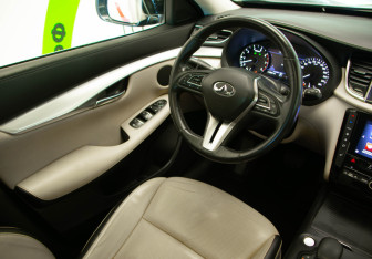 Подержанный автомобиль Infiniti QX50 2018 года (16 фото)