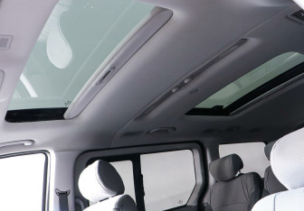 Подержанный автомобиль Hyundai Grand Starex 2009 года (16 фото)