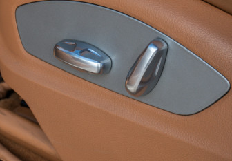 Подержанный автомобиль Porsche Cayenne 2013 года (10 фото)