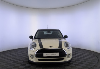 Подержанный автомобиль MINI Hatch 2019 года (2 фото)
