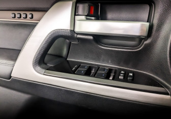 Подержанный автомобиль Toyota Land Cruiser Suv 2017 года (22 фото)