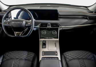 Подержанный автомобиль Exeed TXL 2023 года (12 фото)