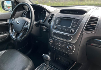 Подержанный автомобиль Kia Sorento 2017 года (9 фото)