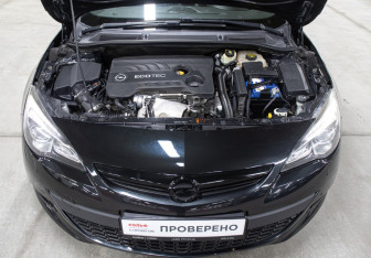 Подержанный автомобиль Opel Astra Hatchback 2013 года (9 фото)