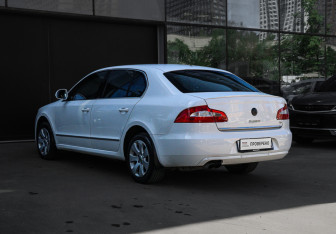Подержанный автомобиль Skoda Superb Liftback 2012 года (6 фото)