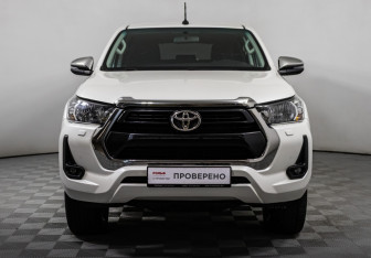Подержанный автомобиль Toyota Hilux 2021 года (2 фото)