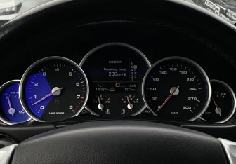 Подержанный автомобиль Porsche Cayenne 2004 года (24 фото)