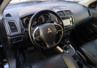 Подержанный автомобиль Mitsubishi ASX 2012 года (11 фото)