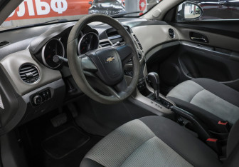 Подержанный автомобиль Chevrolet Cruze Sedan 2010 года (13 фото)