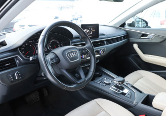 Подержанный автомобиль Audi A4 Sedan 2019 года (13 фото)