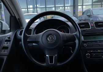 Подержанный автомобиль Volkswagen Golf Hatchback 2011 года (12 фото)