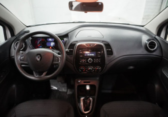 Подержанный автомобиль Renault Kaptur 2017 года (11 фото)