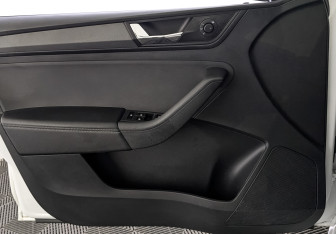 Подержанный автомобиль Skoda Rapid Liftback 2020 года (19 фото)