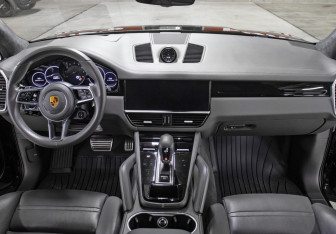 Подержанный автомобиль Porsche Cayenne 2020 года (15 фото)