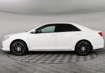Подержанный автомобиль Toyota Camry Sedan 2013 года (8 фото)
