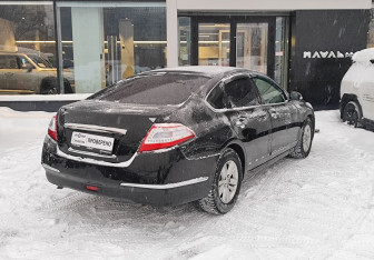 Подержанный автомобиль Nissan Teana 2011 года (5 фото)