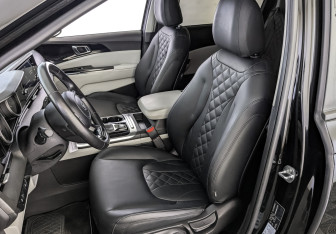 Подержанный автомобиль Kia Carnival 2021 года (20 фото)