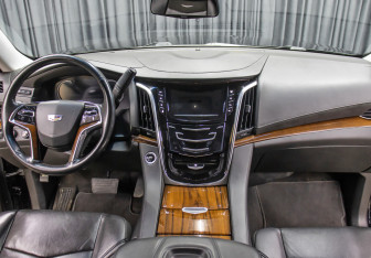 Подержанный автомобиль Cadillac Escalade Suv 2019 года (15 фото)