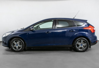 Подержанный автомобиль Ford Focus Hatchback 2014 года (8 фото)
