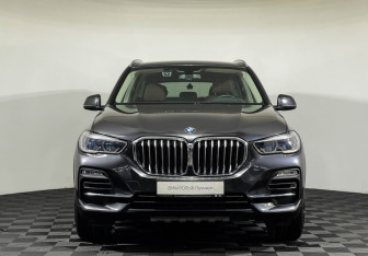 Подержанный автомобиль BMW X5 2019 года (3 фото)