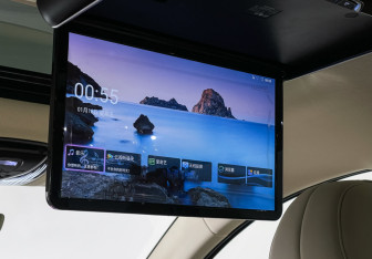 Подержанный автомобиль Voyah Dream 2025 года (19 фото)