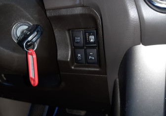 Подержанный автомобиль Toyota Land Cruiser Prado 2011 года (24 фото)