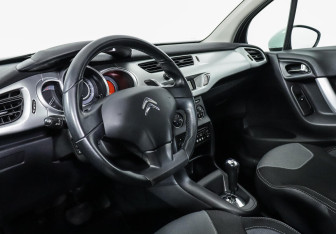 Подержанный автомобиль Citroen C3 Hatchback 2012 года (7 фото)