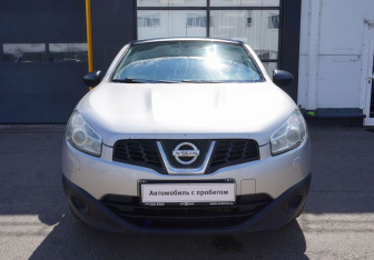 Подержанный автомобиль Nissan Qashqai 2012 года (2 фото)