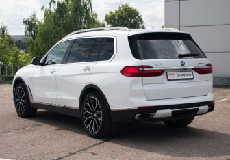 Подержанный автомобиль BMW X7 2019 года (7 фото)