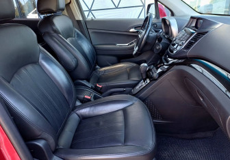 Подержанный автомобиль Chevrolet Orlando 2014 года (19 фото)