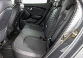 Подержанный автомобиль Hyundai ix35 2011 года (11 фото)
