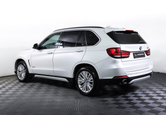 Подержанный автомобиль BMW X5 2015 года (7 фото)